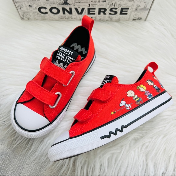 NWT Converse x Peanuts Chuck Taylor All Star 2V Lo Shoes - Picture 1 of 12